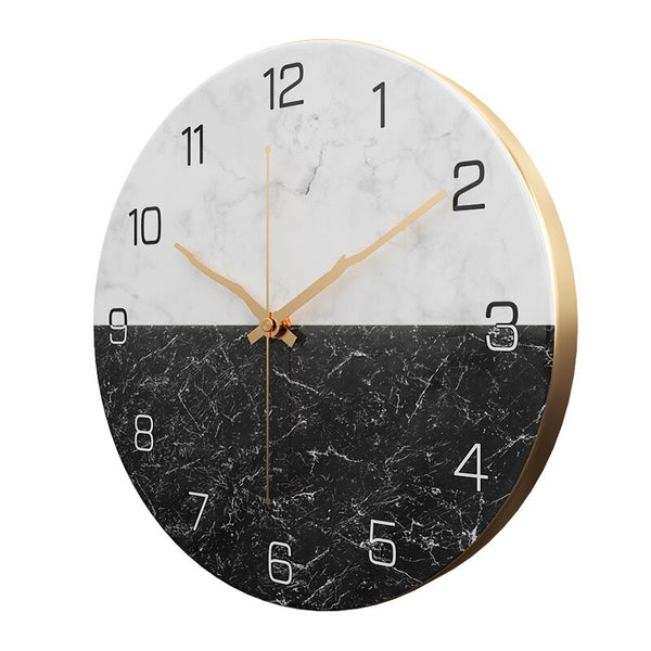 horloge scandinave noire et blanche